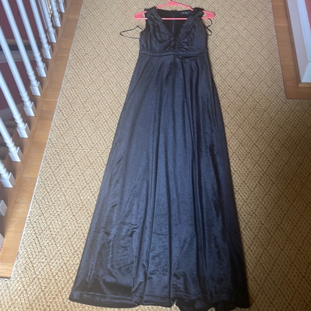 Lulu’s black velvet maxi, floor length dress. Size S - Picture 2 of 4